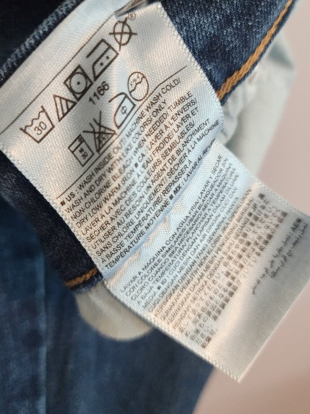 2/$25 Old Navy Curvy Profile Mid Rise Blue Jeans Size 4 Short - Picture 11 of 11
